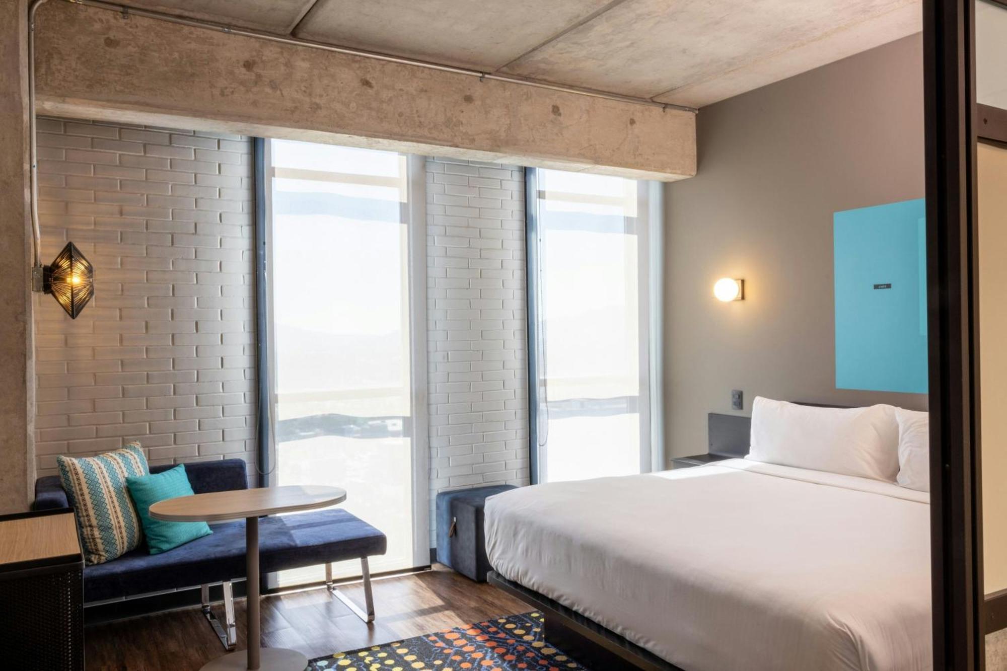 Hotel Aloft Guadalajara Sur à Santa Anita  Extérieur photo